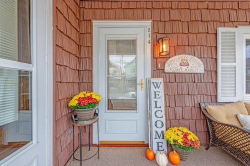 214 Loyalhanna Ave, Latrobe PA  15650-1724 exterior