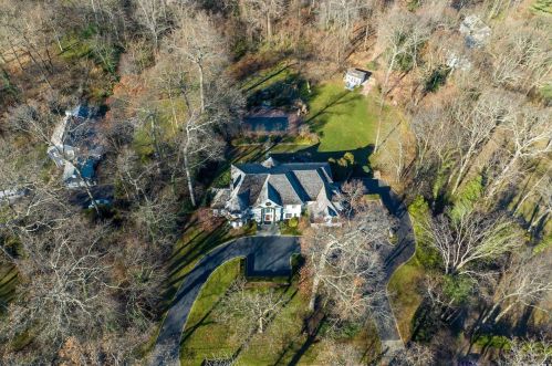 33 Farmstead Ln, Muttontown NY  11545-2601 exterior