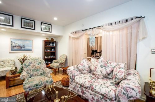 13 Drewes Ct, Lawrence Township NJ  08648-2633 exterior