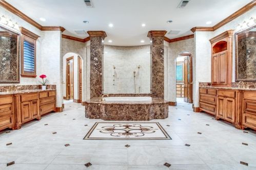 1111 Pebble Beach Dr, Midlothian TX  76063-2645 exterior