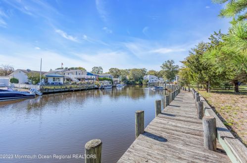 49 Cherokee Ln, Bricktown NJ  08724-4405 exterior