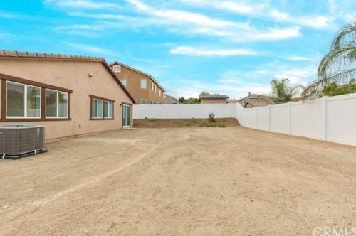 670 Bowen Rd, Perris CA  92570-3400 exterior