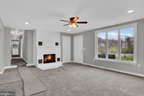 60 Gordon Dr, Carlisle, PA 17013-8602