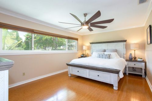 12050 4 St, Saint Petersburg FL  33706-4426 exterior