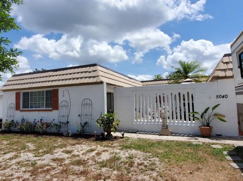 5040 Rosewood Dr, New Port Richey, FL 34653-4750