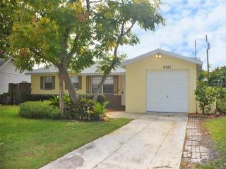 9150 Sunrise Dr, Largo, FL 33773-4810