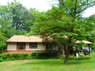 3412 Wilshire Dr, Greensboro, NC 27408-2924