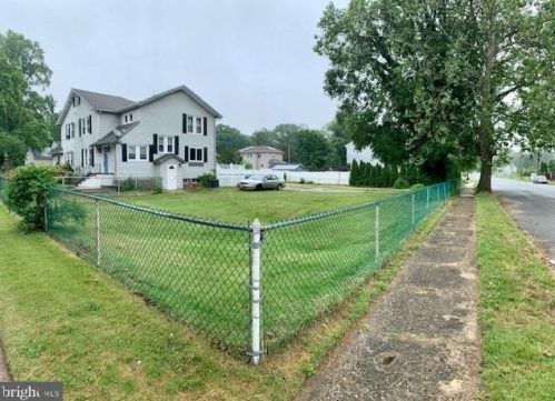 306 Grove Ave, West Deptford, NJ 08063-1526