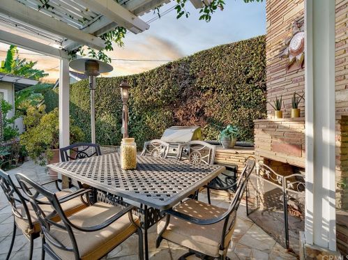 6520 Rosebay St, Long Beach CA  90808-4057 exterior