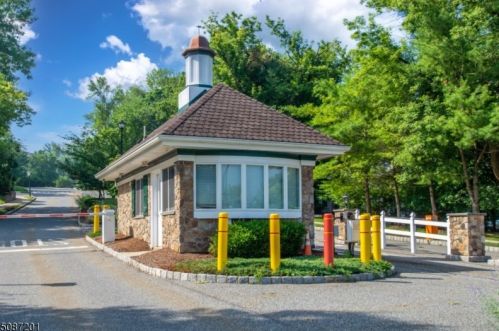 27 Grosbeak Dr, Hackettstown NJ  07840-3333 exterior