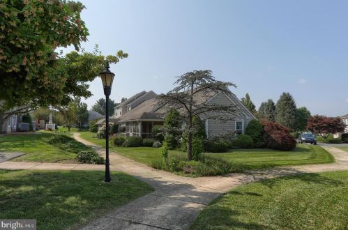 281 Crescent Dr, Swatara PA  17033-2335 exterior