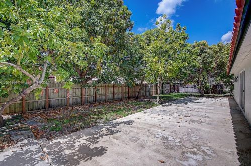 5730 199 St, Hialeah FL  33015-4933 exterior