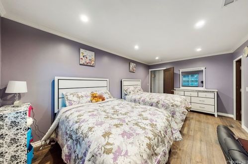 16931 Hart St, Van Nuys CA 91406-4507 exterior