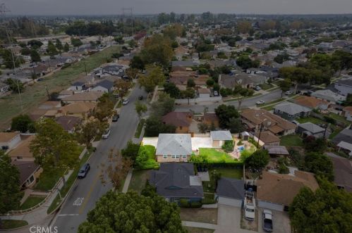 6654 Turnergrove Dr, Lakewood CA  90713-2752 exterior