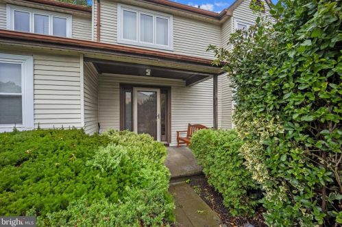 120 Independence Dr, Southampton, PA 18966-2785