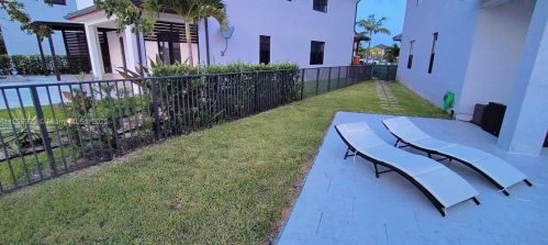 15800 88th Ave, Hialeah FL  33018-2019 exterior