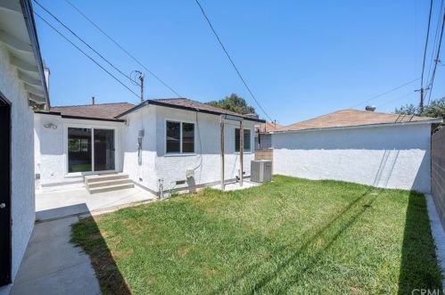 6128 Village Rd, Lakewood CA  90713-3131 exterior