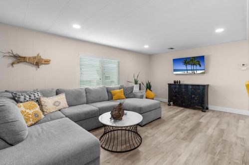 528 Charlemagne Blvd, Naples, FL 34112-7014
