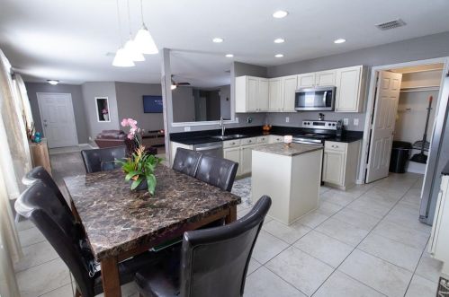 5128 Cliff Oaks Dr, Fort Worth TX  76179-2394 exterior