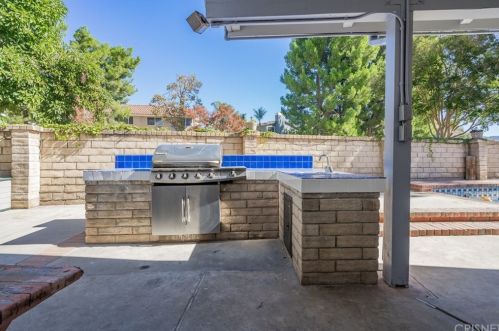 2828 Inyo Cir, Simi Valley CA 93063-2002 exterior