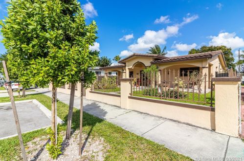 965 31st St, Hialeah, FL 33012-5033