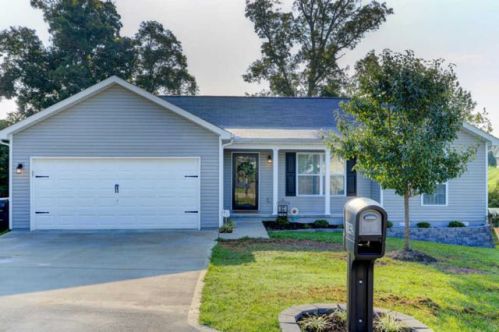 1242 Quiet Brook Ln, Knoxville, TN 37914-9698