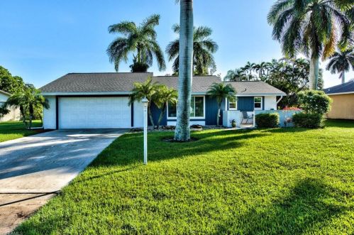 4821 Molokai Dr, Naples, FL 34112-3719
