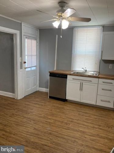 49 Jury St, Highspire PA  17034-1010 exterior