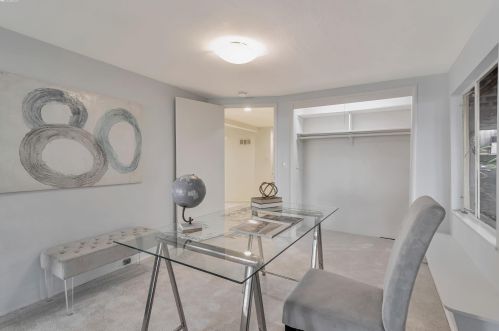 2800 Kingsland Ave, Oakland CA  94619-3325 exterior