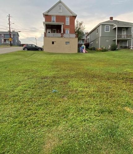 400 Oakland Ave, North Charleroi, PA 15022-1222
