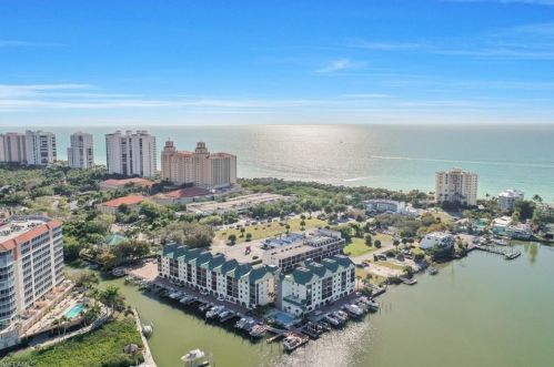 271 Southbay Dr, Naples FL  34108-2344 exterior