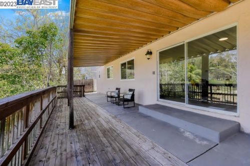 1549 Woodland Dr, West Pittsburg CA  94565-5633 exterior