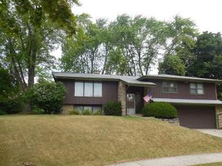 1234 Ed Mar Cir, Waukesha, WI 53188-2326