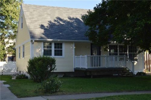 3811 48th Pl, Des Moines, IA 50310-2702