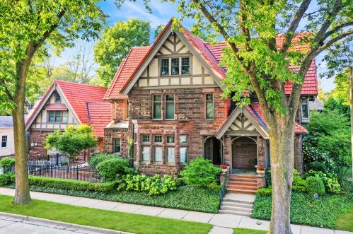 2701 Lake Dr, Milwaukee, WI 53211-3851