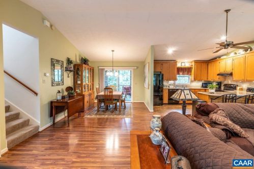 422 Jefferson Dr, Bybee, VA 22963-2806