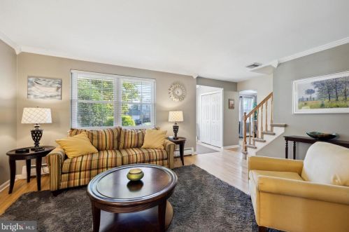 609 Crestwyck Dr, Norristown PA 19406-1574 exterior