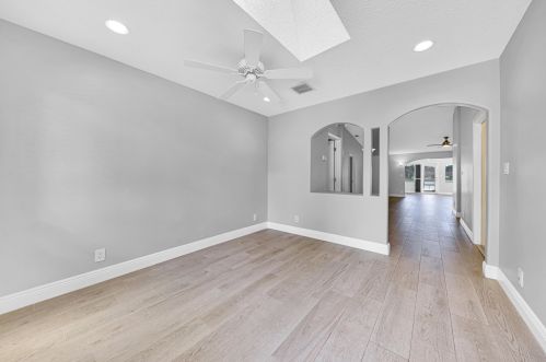 4 Westminster Ln, Boynton Beach, FL 33426-7718