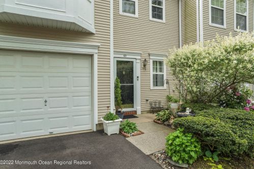 63 Picket Pl, East Freehold, NJ 07728-9537