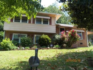 1239 Sedgefield Dr, Winston Salem, NC 27107-1468