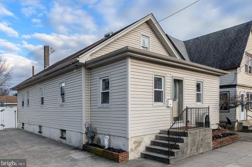 1541 Delaware St, West Deptford, NJ 08066-1421