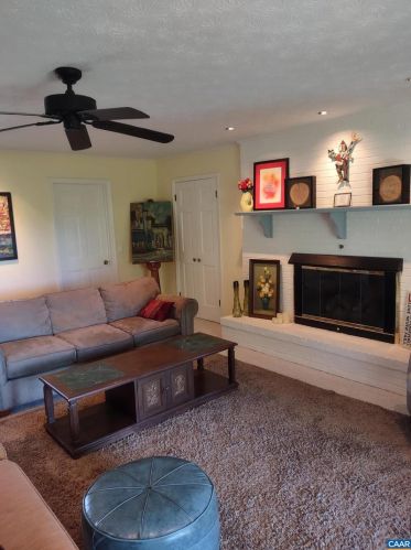 1054 Chestnut Dr, Harrisonburg VA  22801-1608 exterior