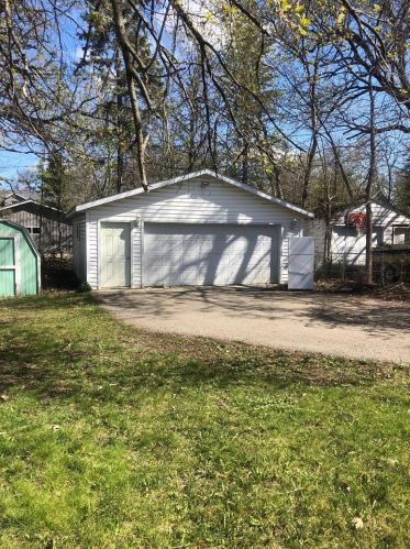 409 8th Ave, Alex, MN 56308-1901