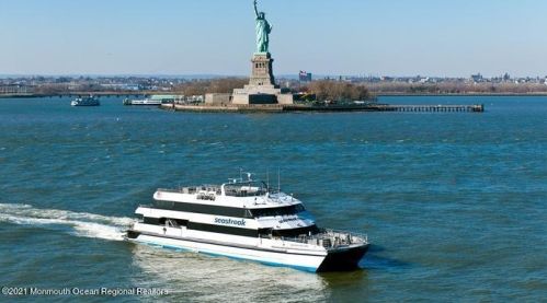 33 Pelican Rd, Middletown NJ  07748-3237 exterior