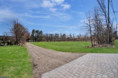 52 Reinman Rd, Warren NJ  07059-5102 exterior