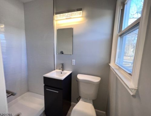 75 Elba Ave, Hopatcong NJ  07843-1848 exterior