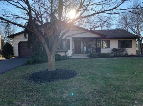 3 Ahearn Ave, Valley Cottage, NY 10989-1920