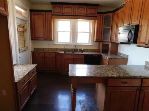 906 Ridge Rd, Ambridge, PA 15003-1573
