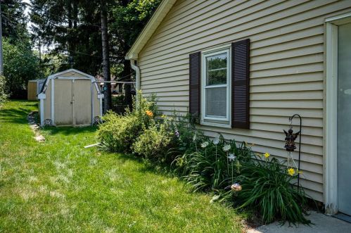 917 Jefferson St, West Bend WI  53090-1419 exterior