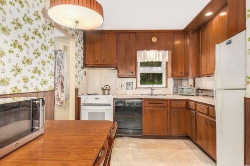 11 Ruby Ln, Huntington Station NY  11746-4518 exterior